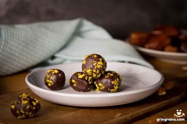 Energyballs mit Pistazien, Mandeln und Datteln